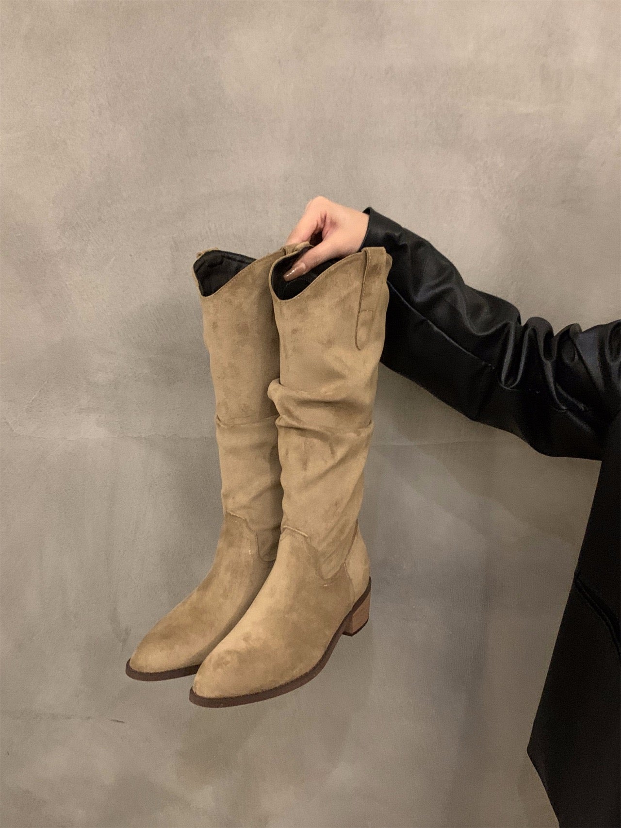 3076 Mid-Calf Boots
