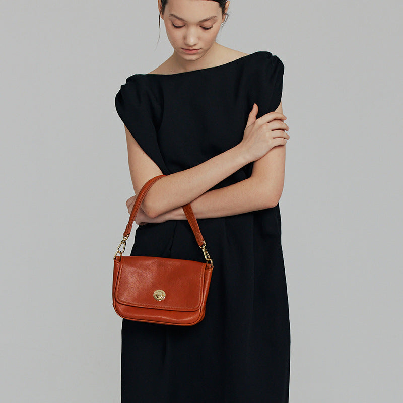 2864Classic messenger bag