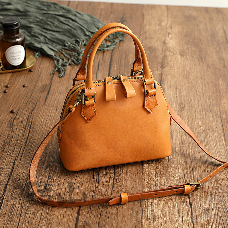 1833 small vintage handbag