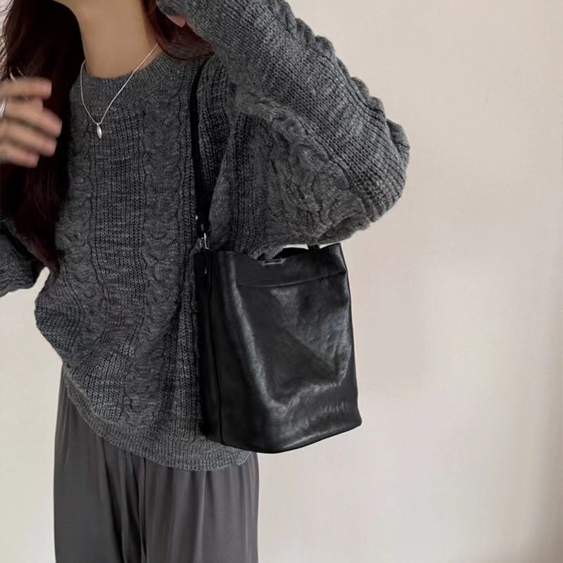 2004 string bucket handbag