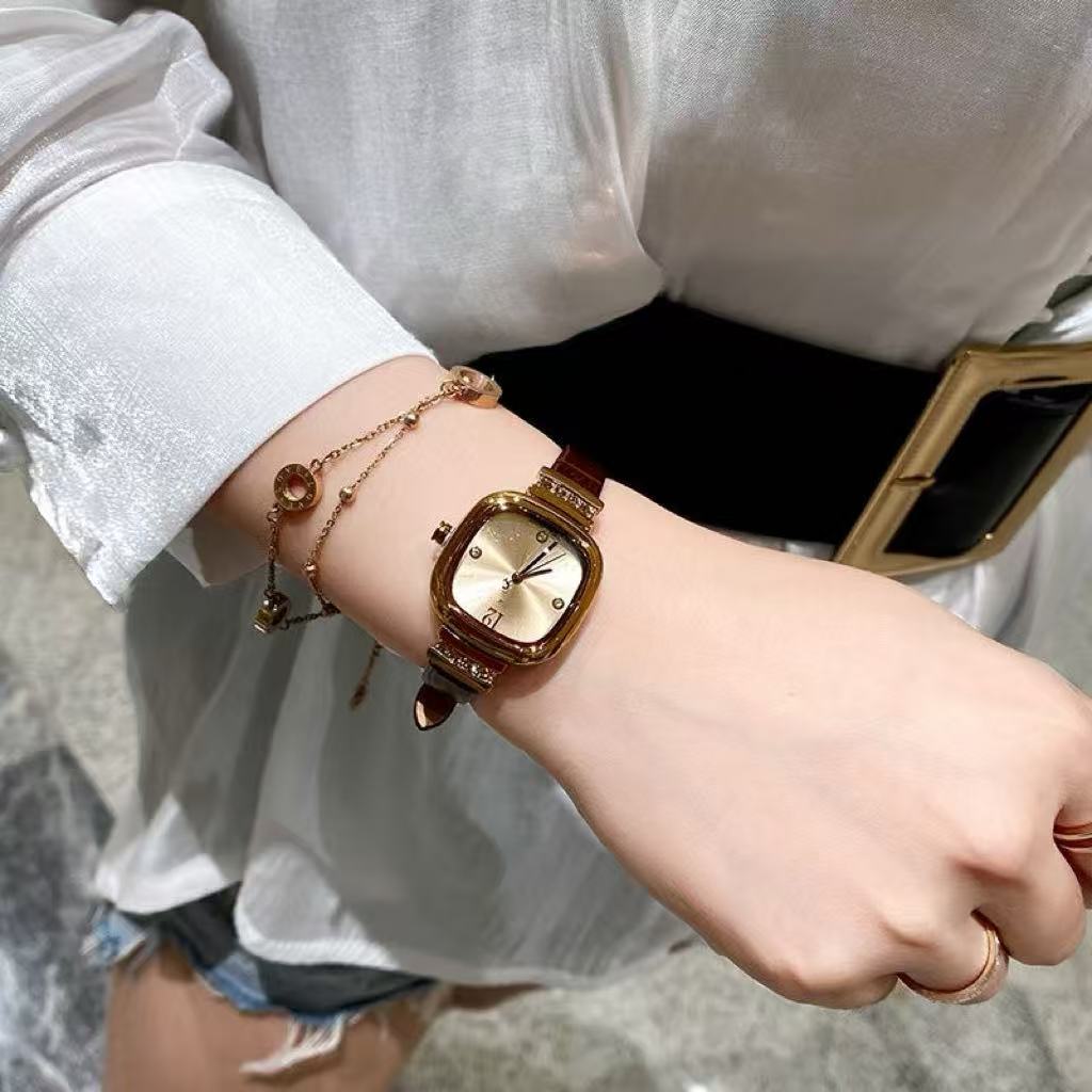 2605 Fashion Rectangle Women Quartz Watch