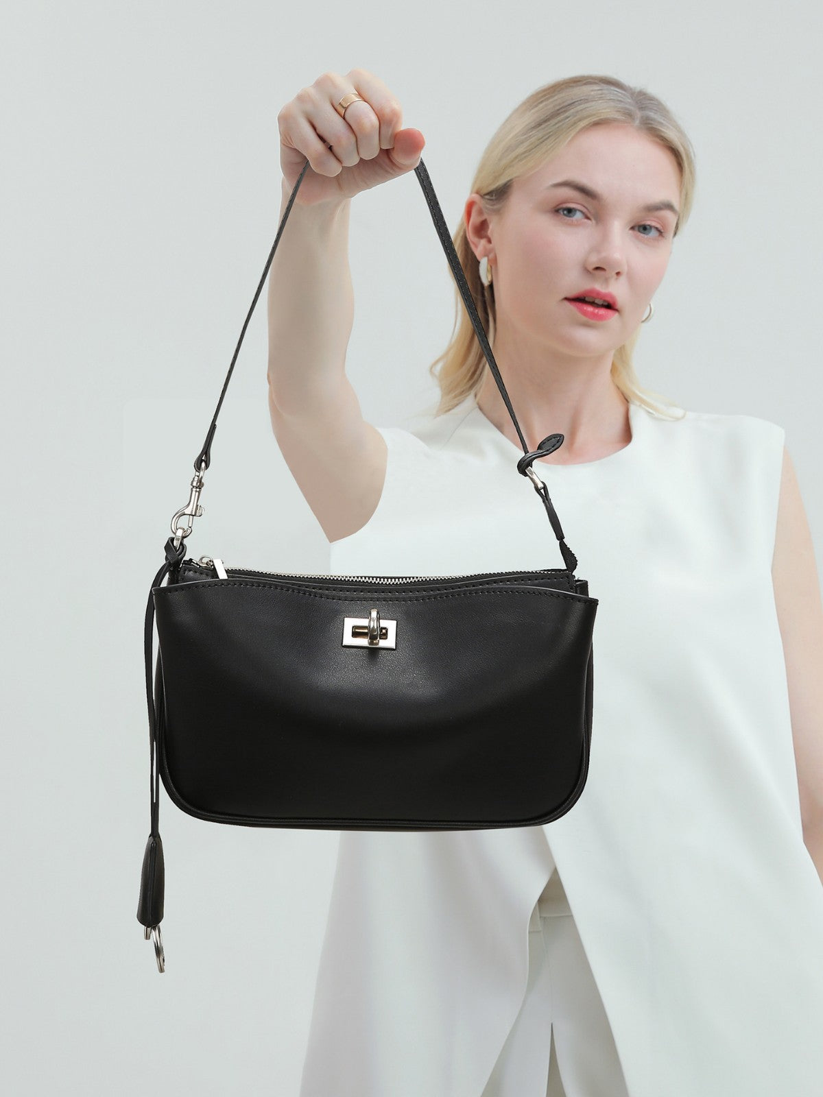 2035 casual leather handbag