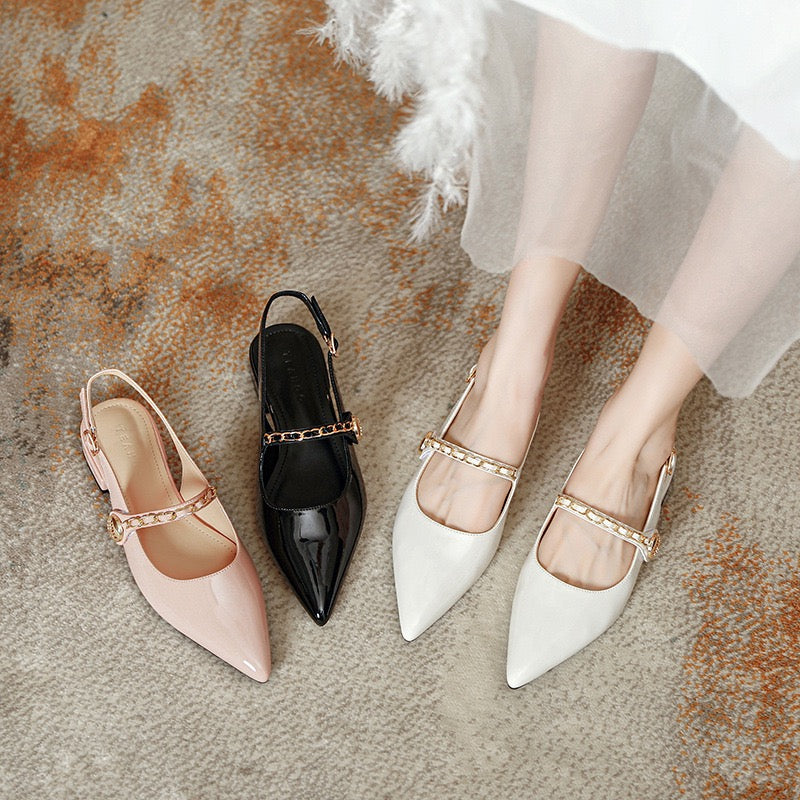 3856 pointed-toe high-heel sandals。