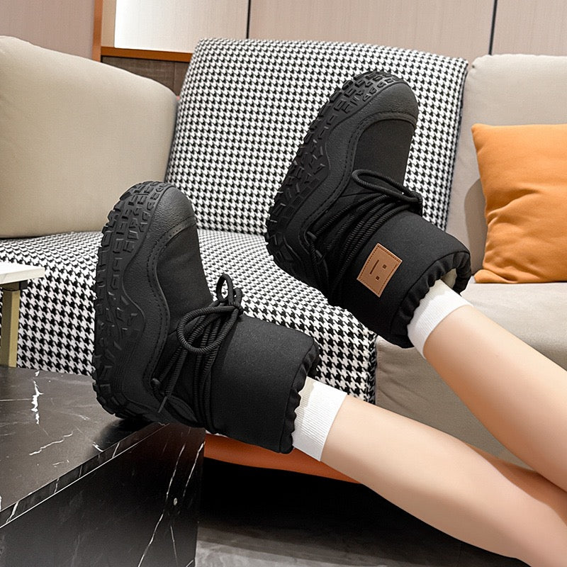 3671 Fashionable Cuffed Boots