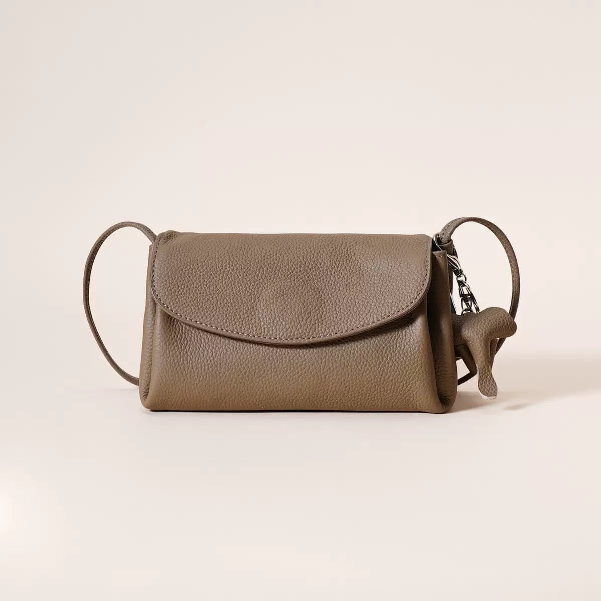 4716Classic crossbody bag