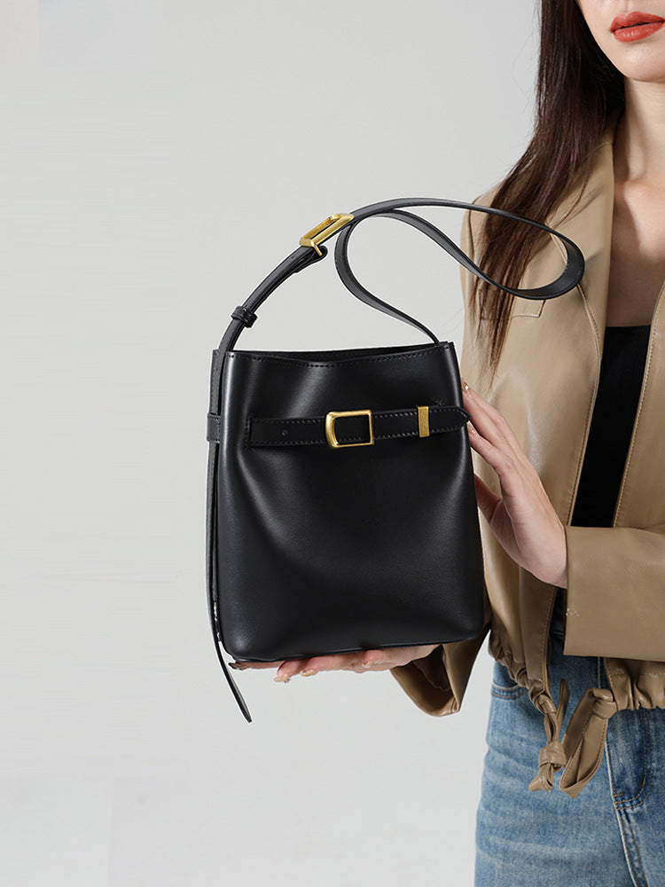 2861Classic messenger bag