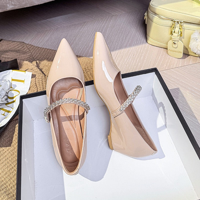 3805 Stylish pointed-toe pumps