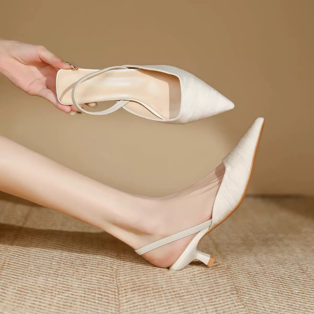 4782fashionable sandals