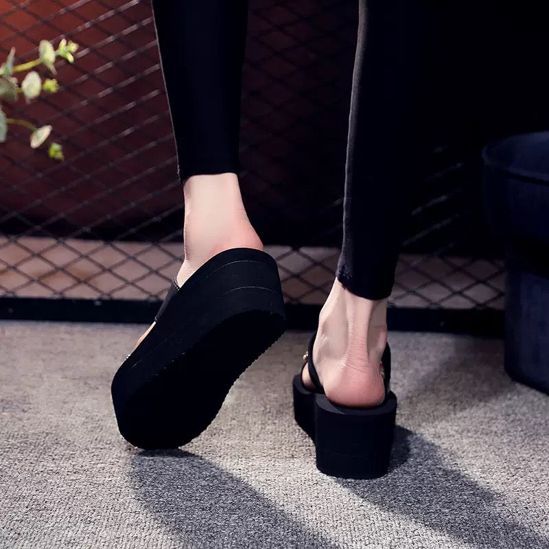 4212Classic sandals