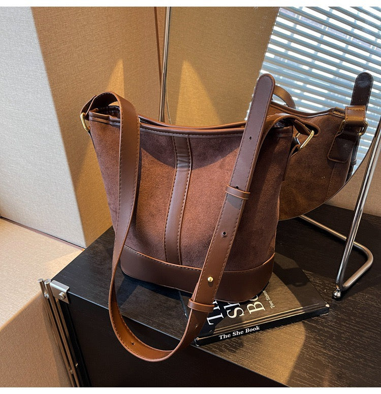 3901 Structured handbag