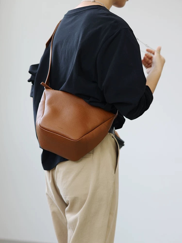 4713 genuine leather crossbody bag