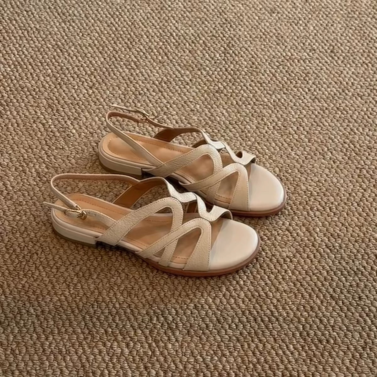 4717 flat sandals