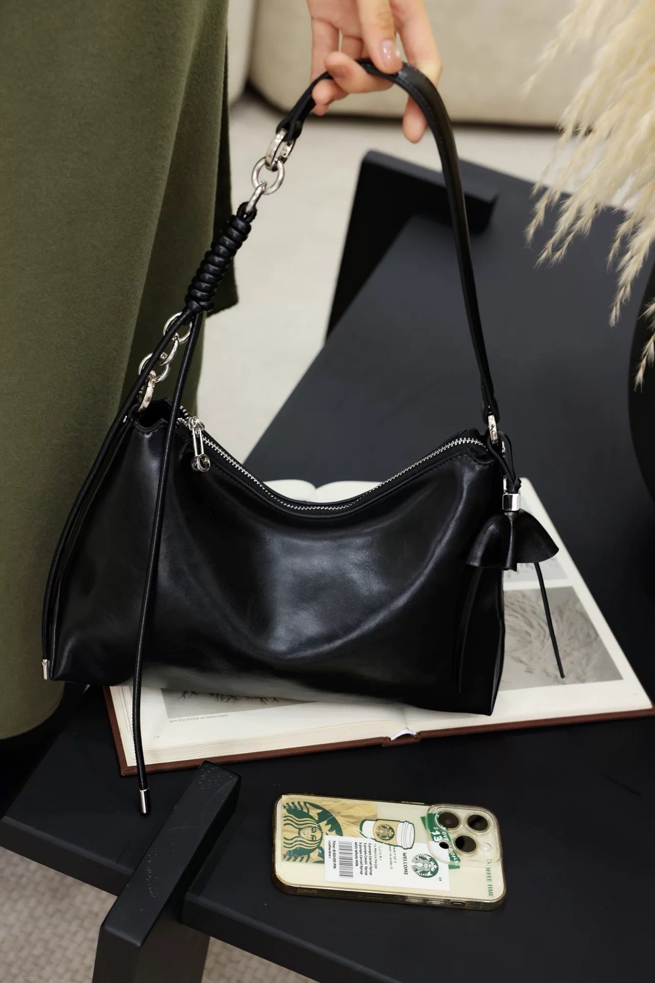 3984 Elegant designer handbag for women