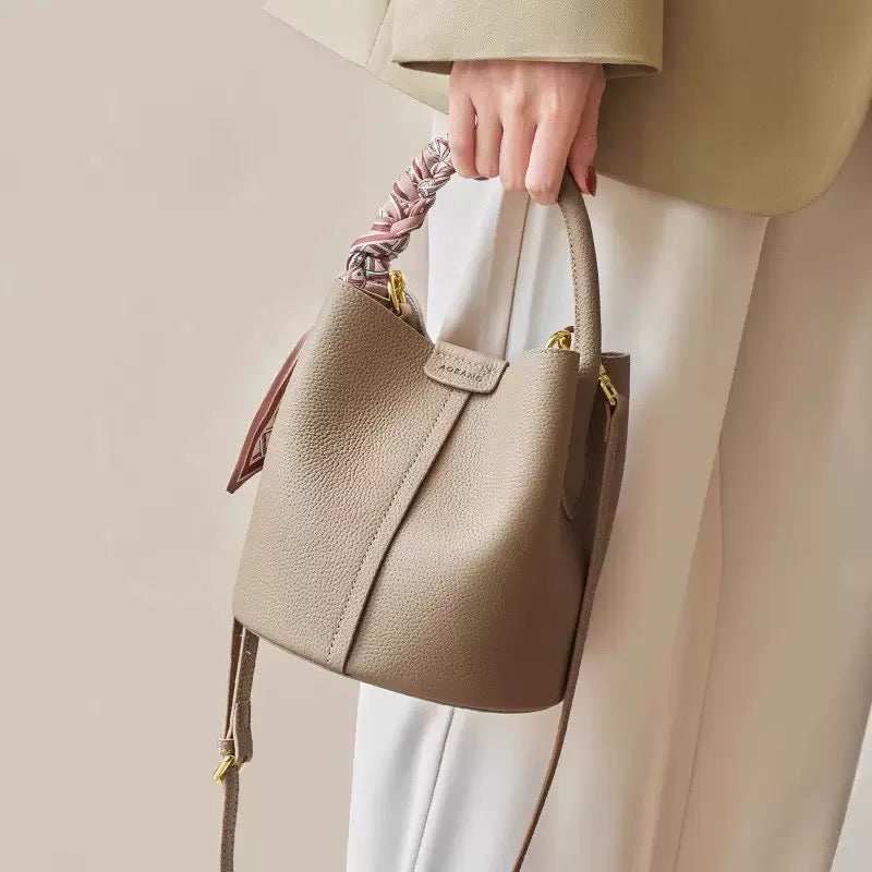 4773Fashionable handbag