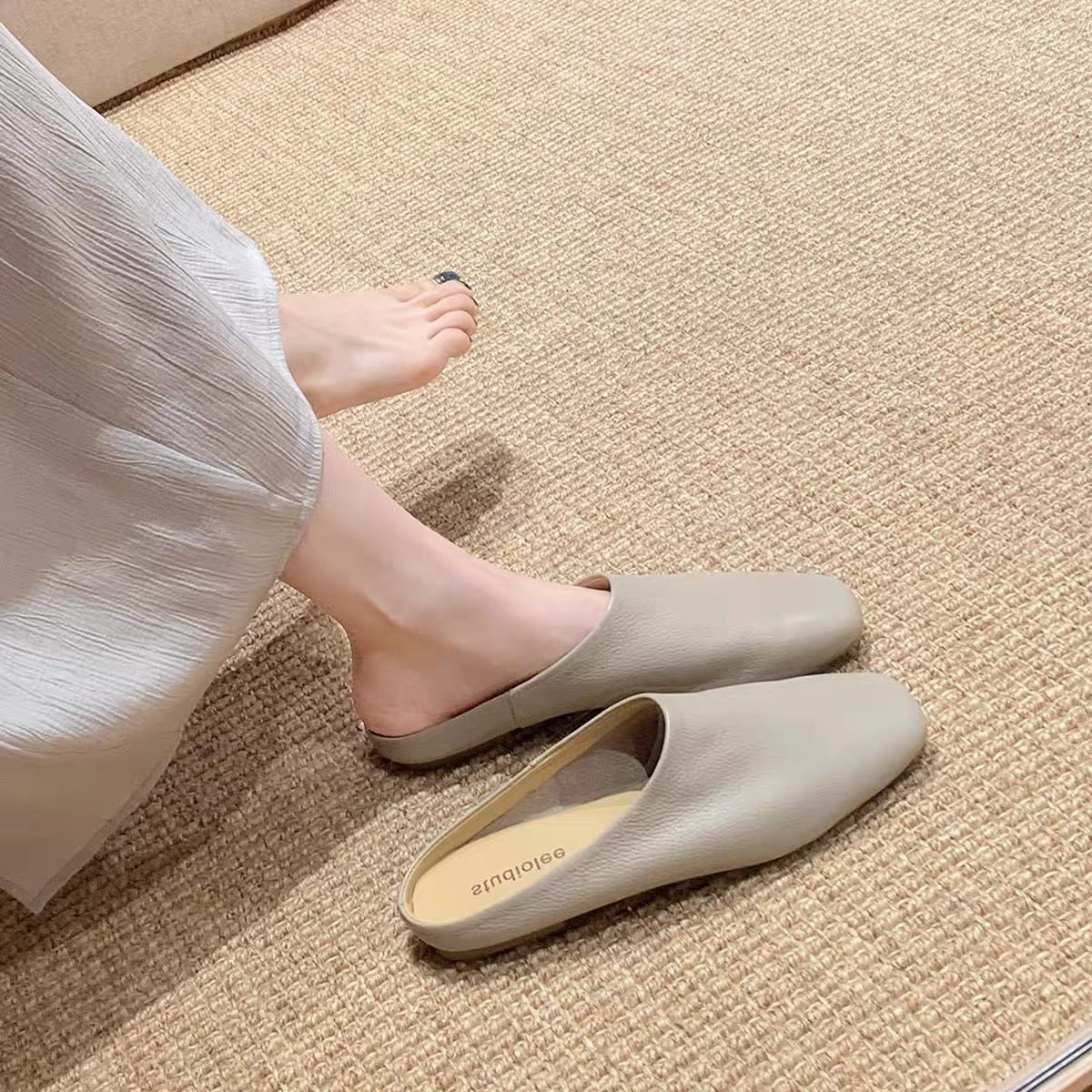 4429 genuine leather mules