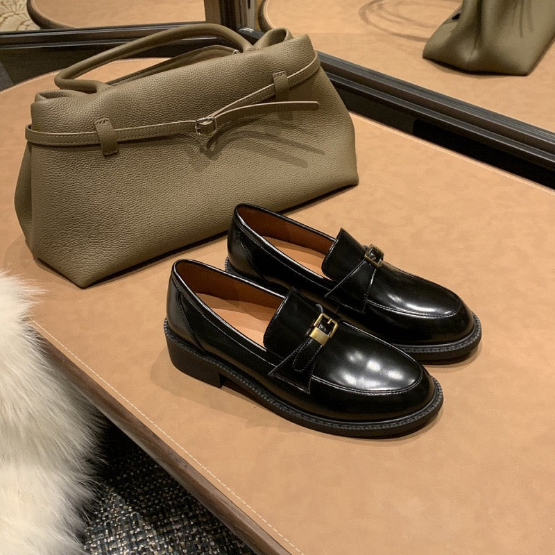 4135 slip-on loafers