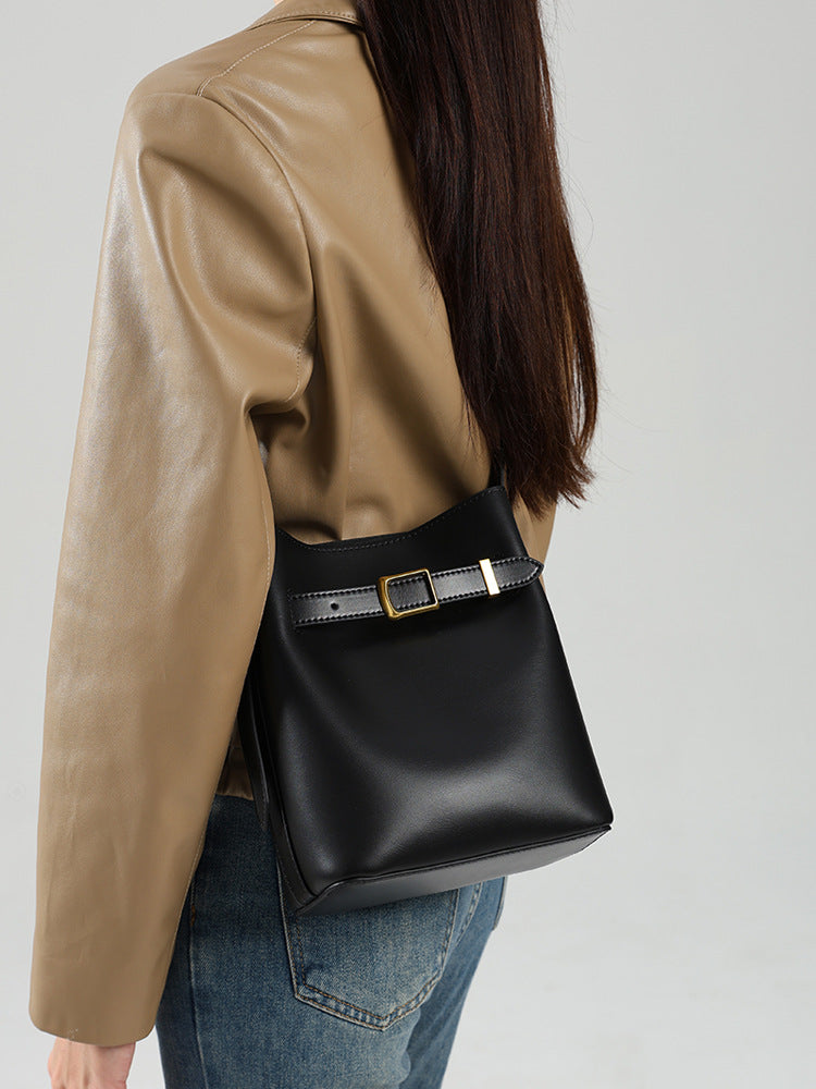 2861Classic messenger bag