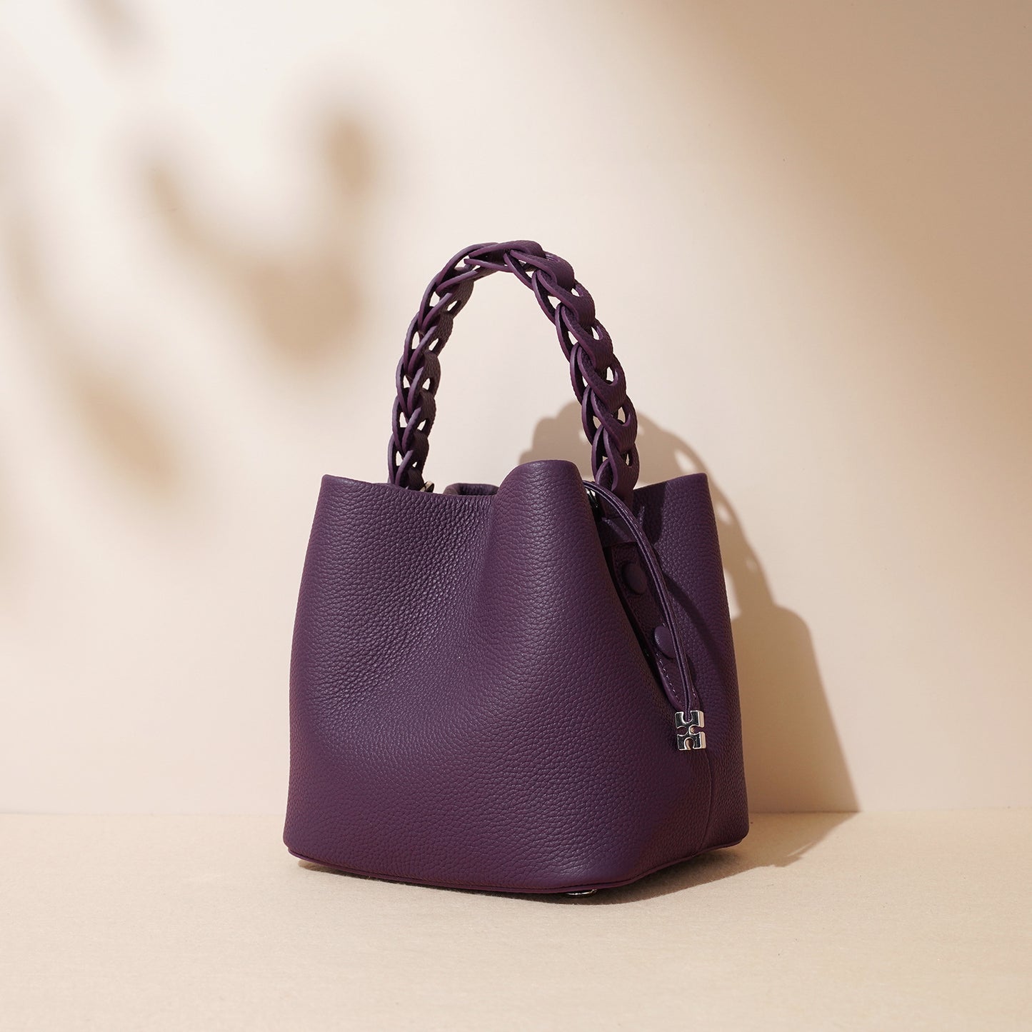 991 small solid bucket bag