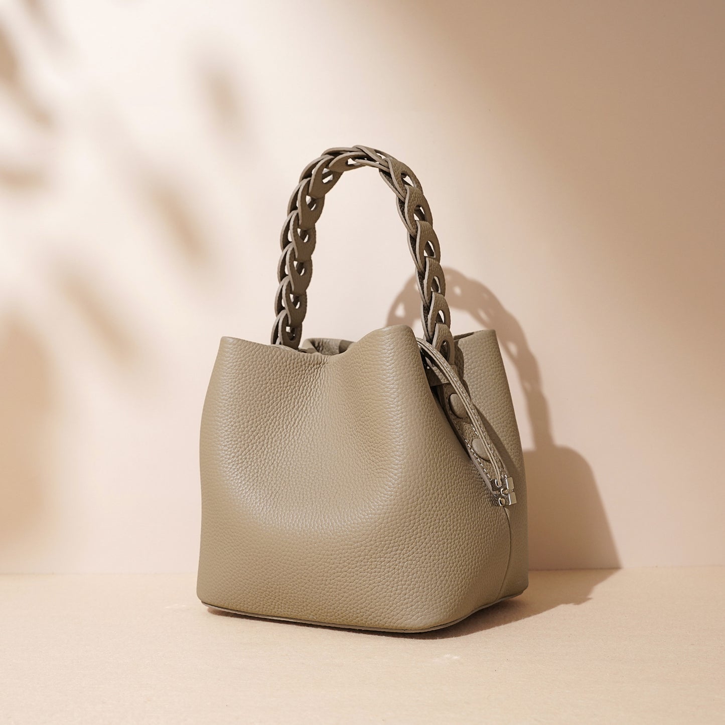 991 small solid bucket bag