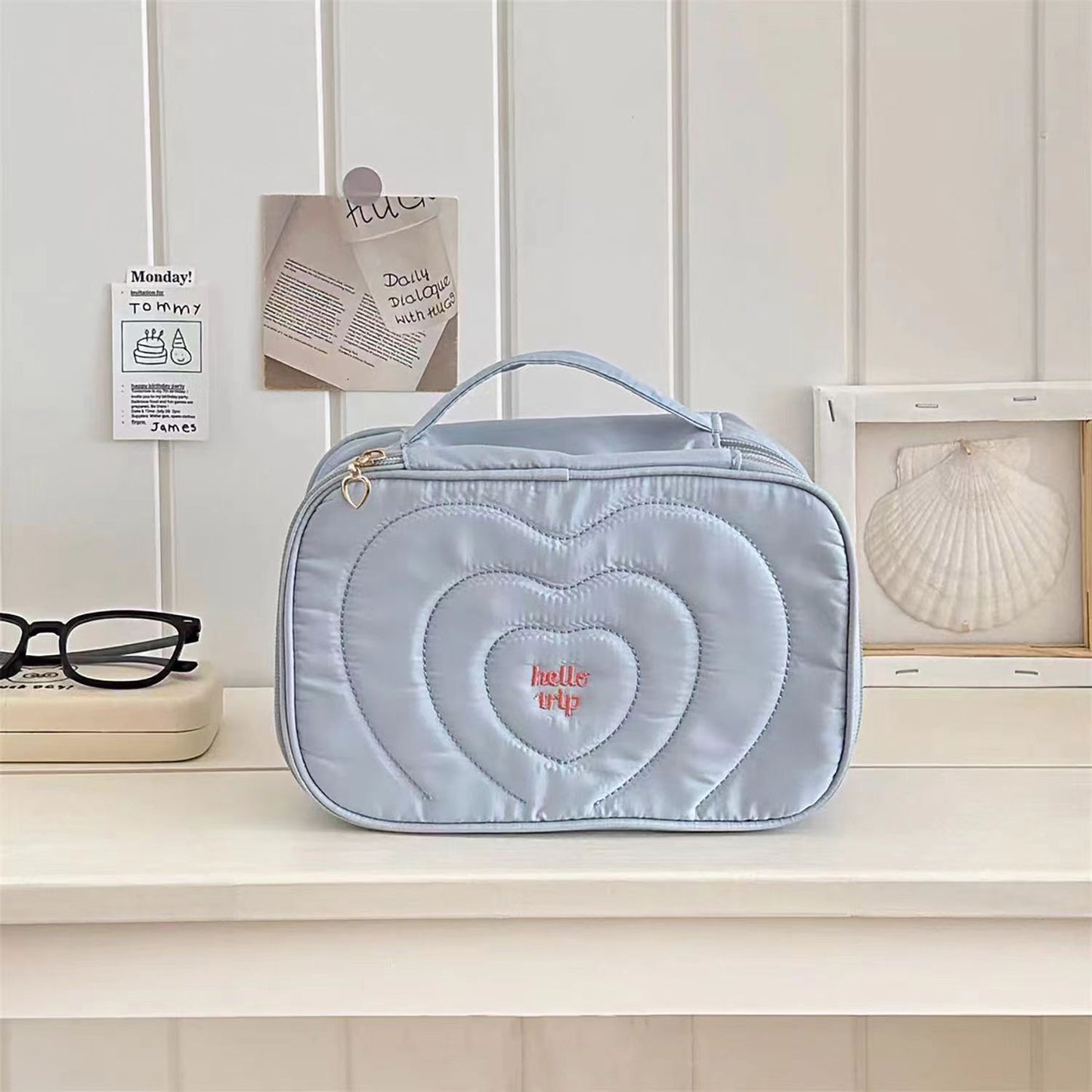 2066 portable toiletry bag