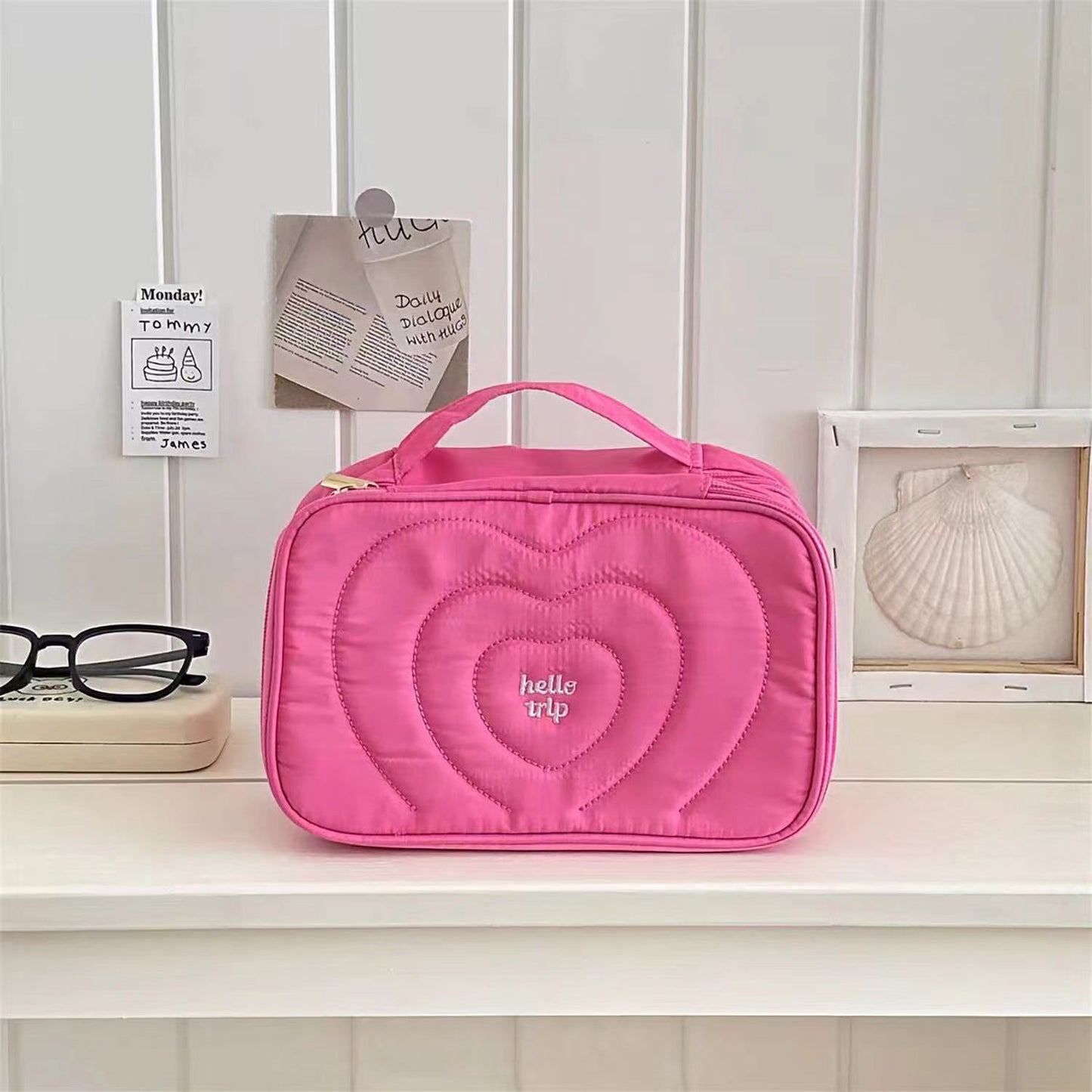 2066 portable toiletry bag