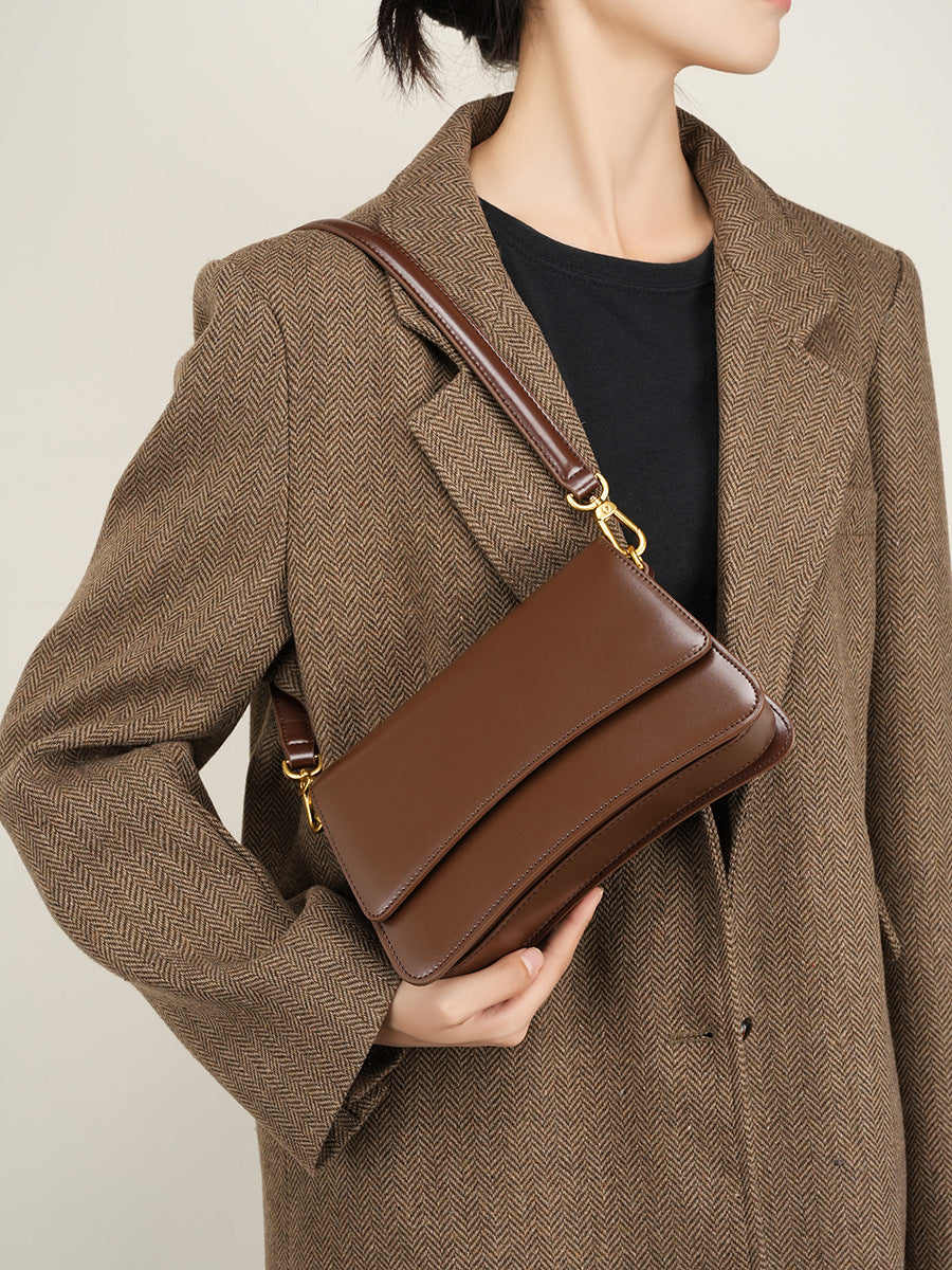 600-1 flap camera crossbody bag