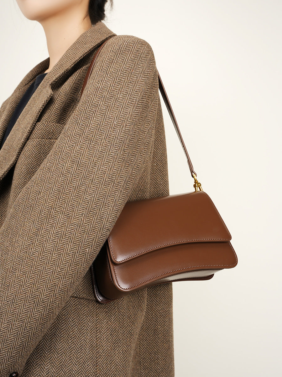 600-1 flap camera crossbody bag