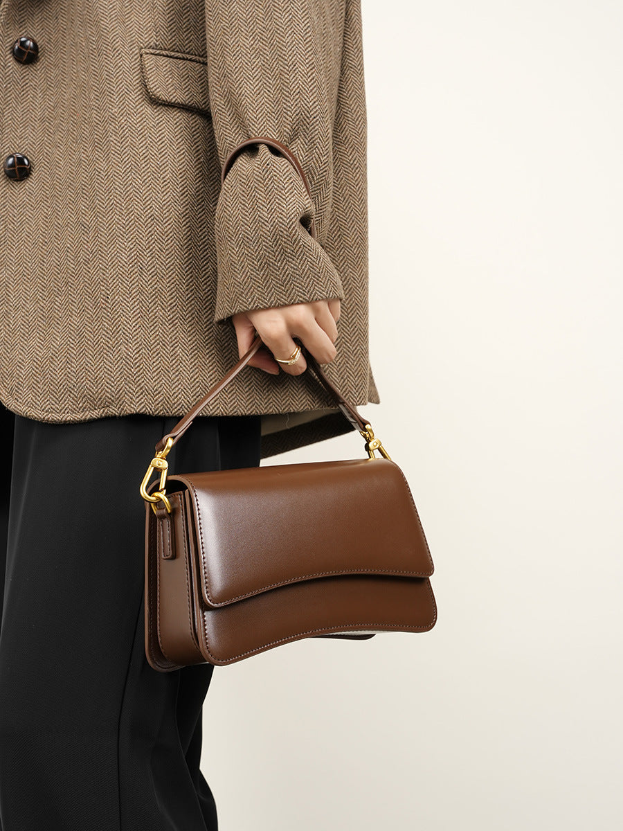 600-1 flap camera crossbody bag