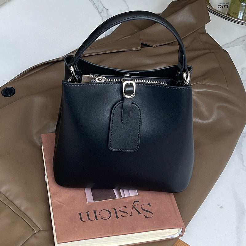 2089 New in cowhide bucket bag