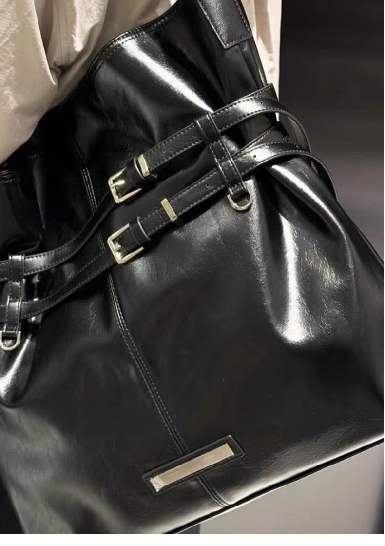 2351 oilx wax leather handbag