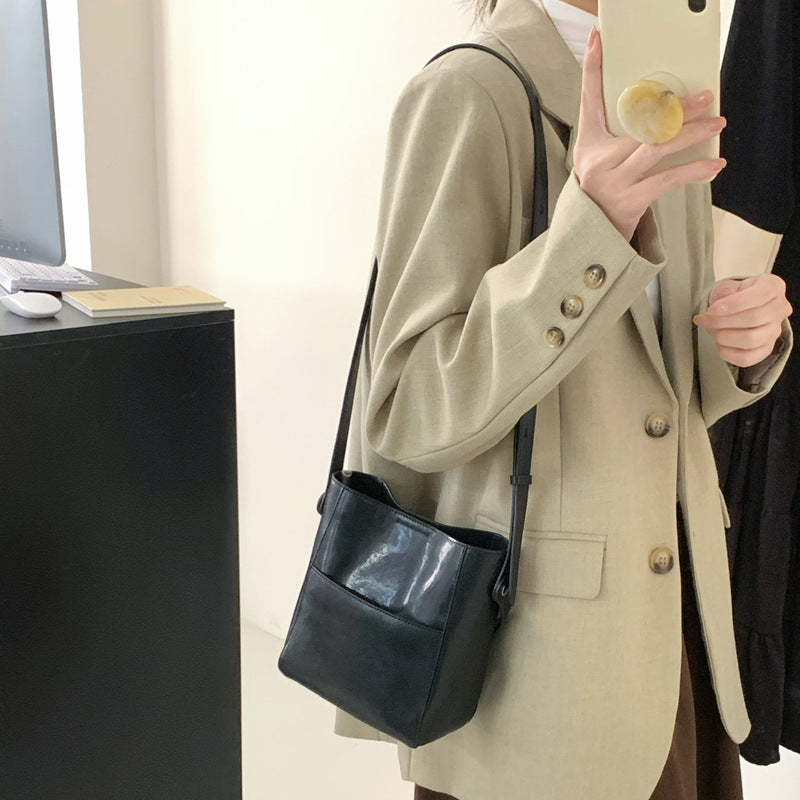 2217 small bucket handbag