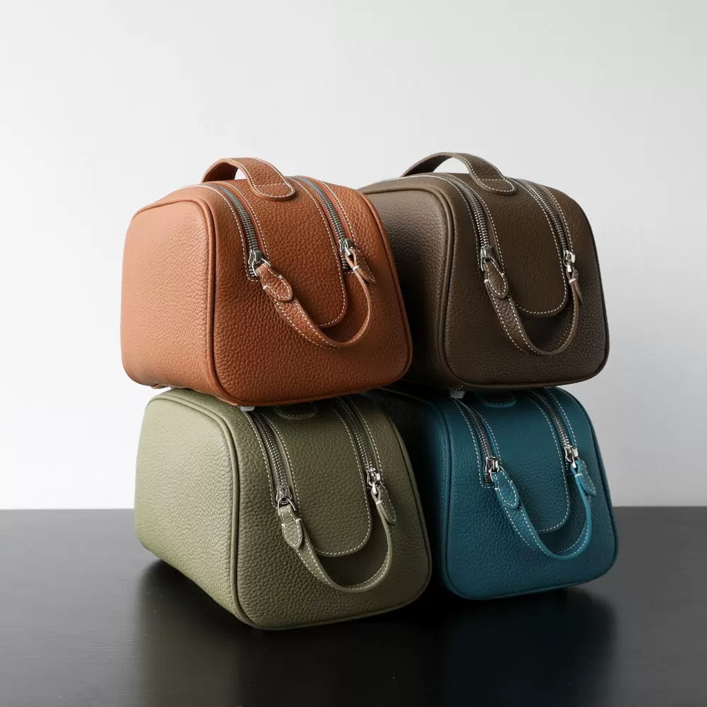 2578 genuine leather portable make up bag