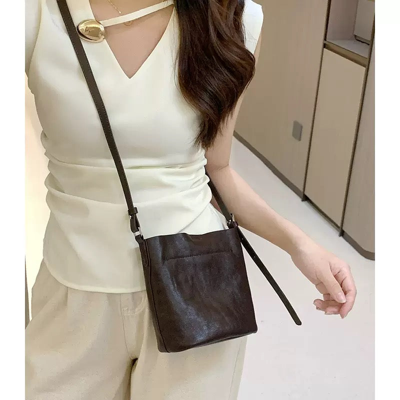 2840 solid genuine leather bucket