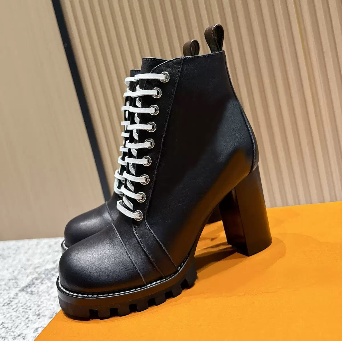 3876 Leather high-heel lace-up ankle boots