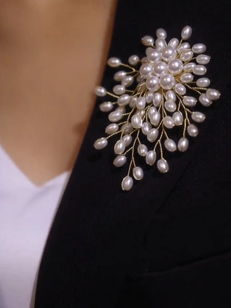 744 Fashion Flower Pearl Brooch