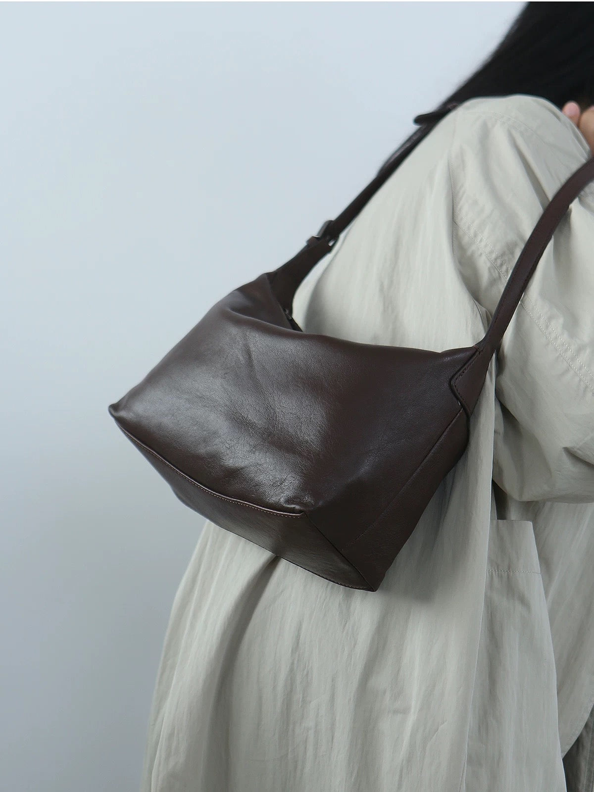 D50 Women's Leather Shoulder Bag