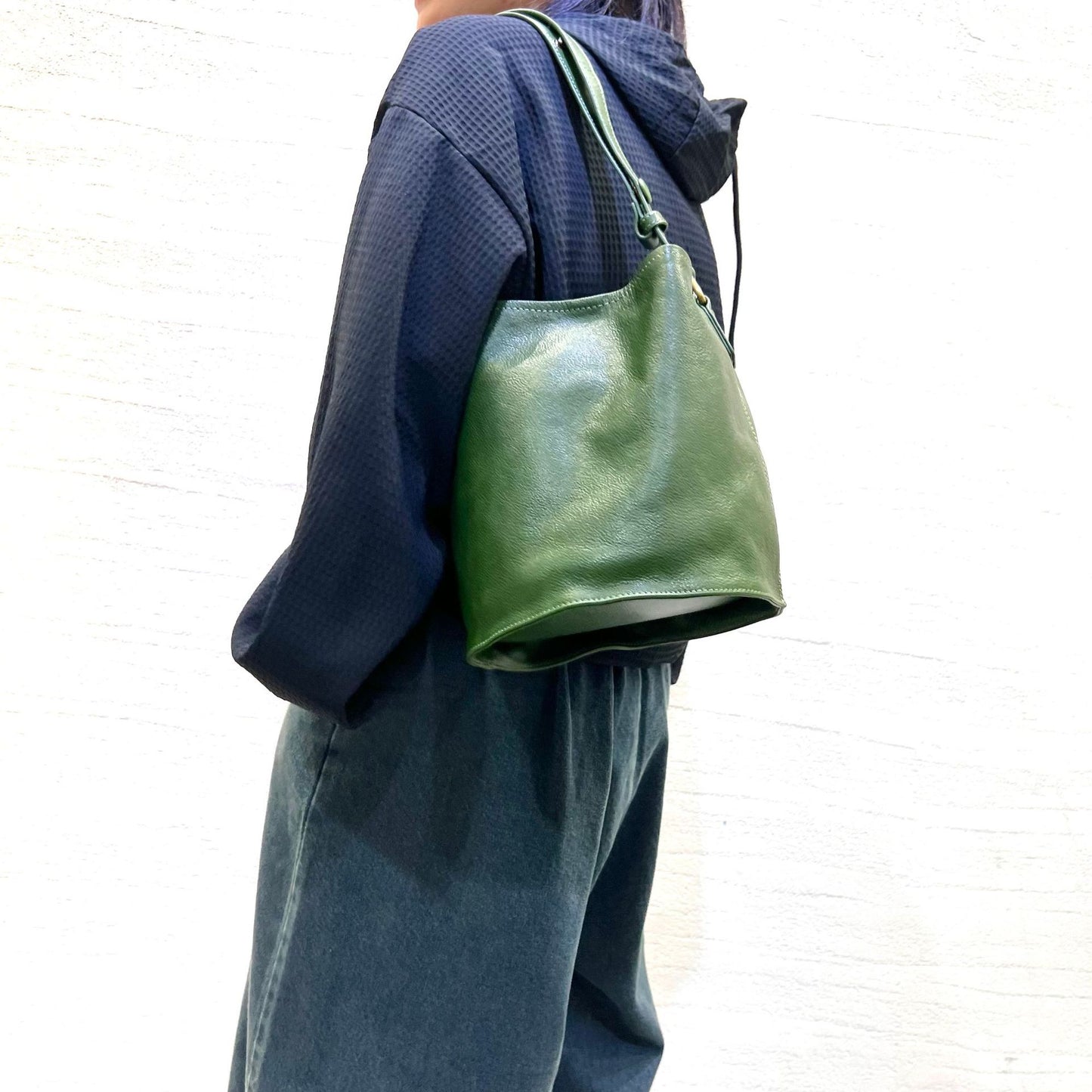 1829 bucket crossbody bag