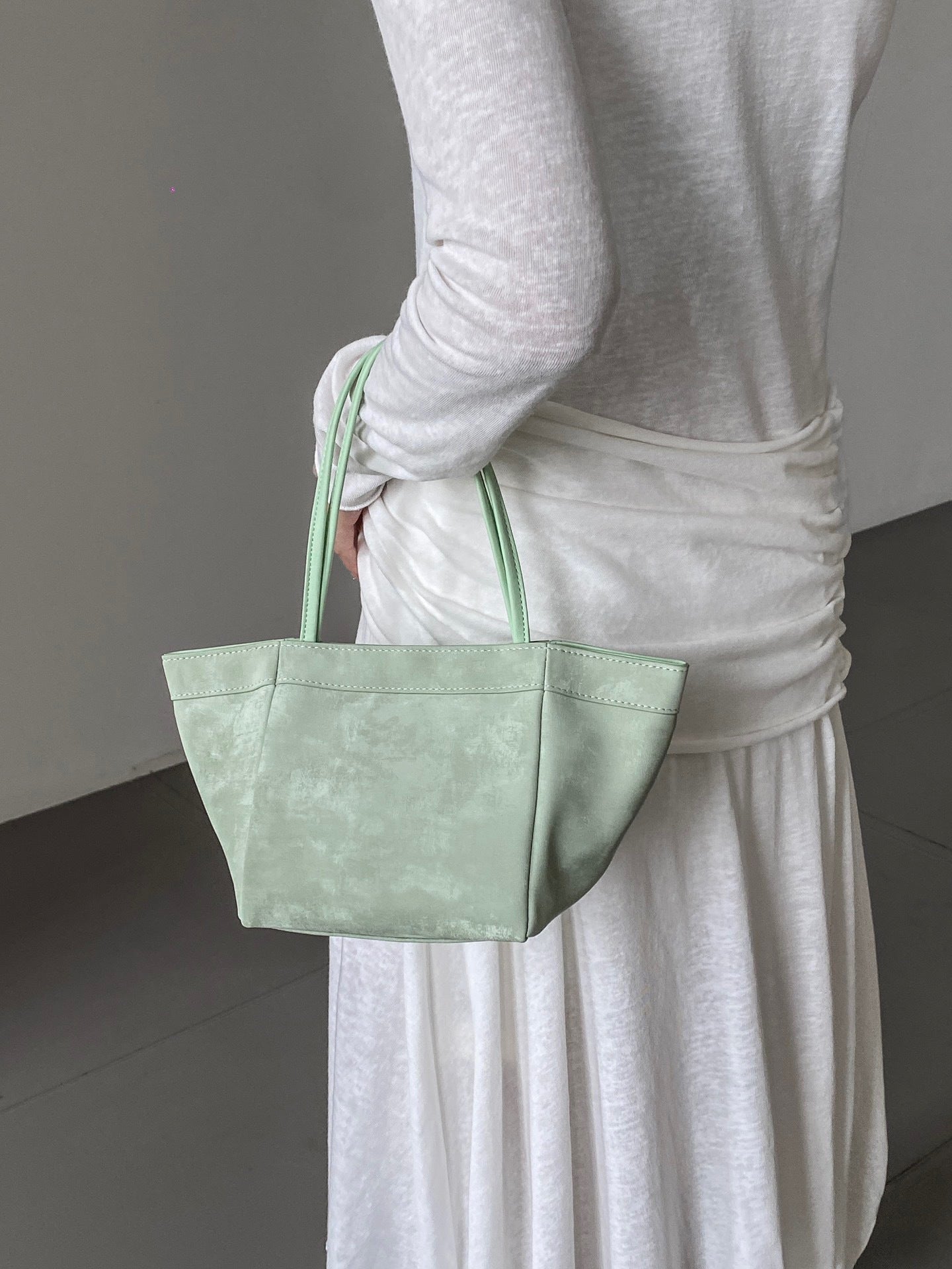 1579 women satins leather bucket handbag
