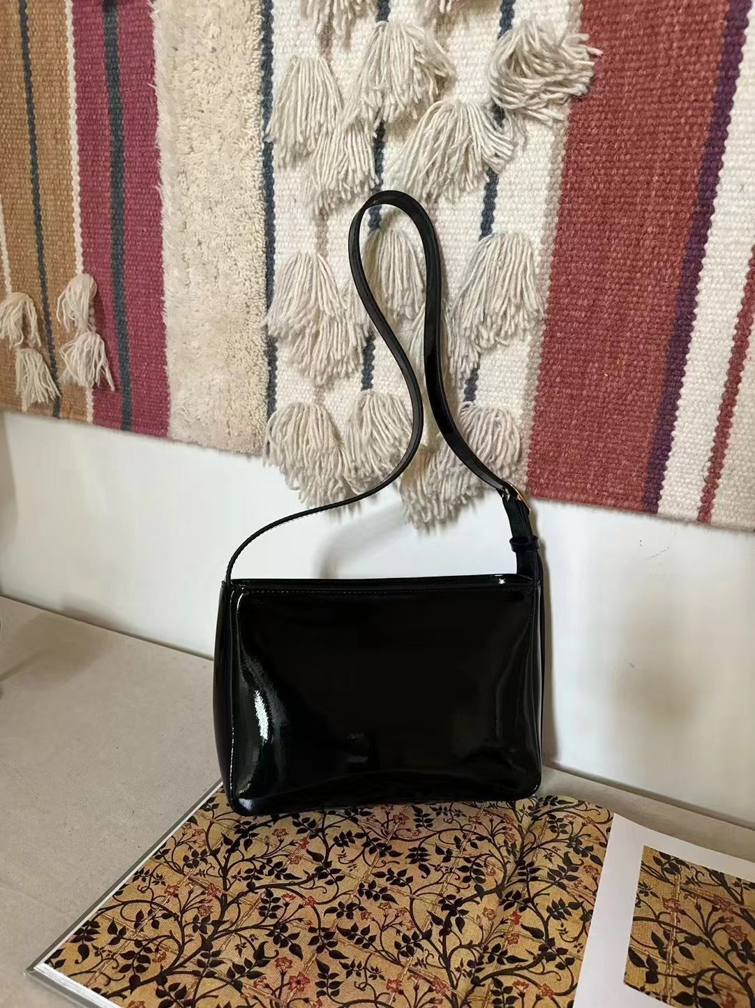 1719 new design patent leather women messenger bag