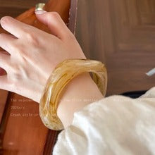 2249 acrylic resin wide bracelet