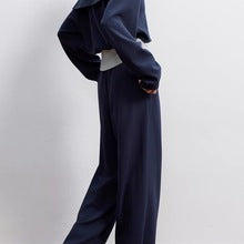 2766  A matching t-shirt and shorts set