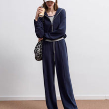 2766  A matching t-shirt and shorts set