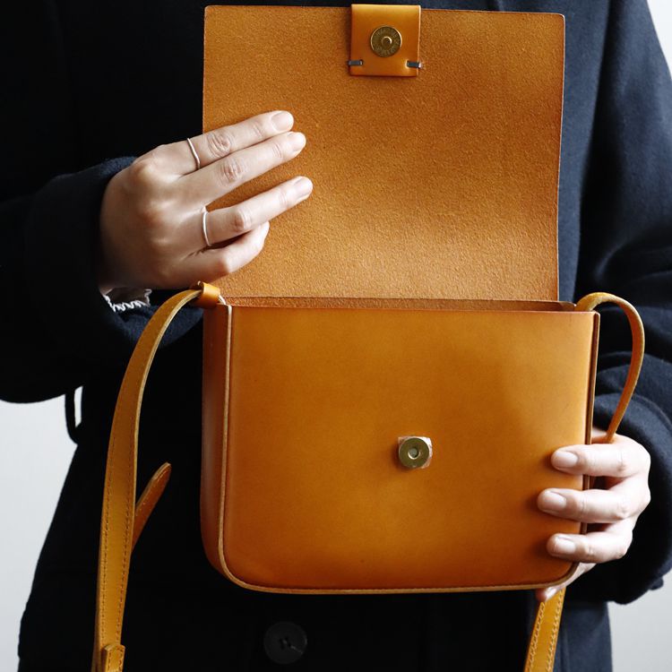 1734 small women flap messenger bag