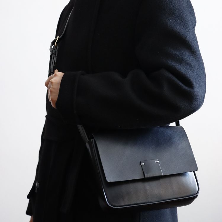 1734 small women flap messenger bag