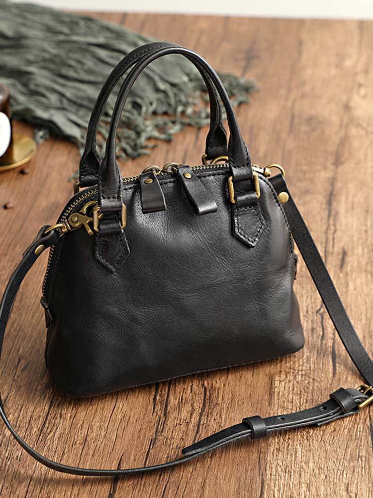 1833 small vintage handbag
