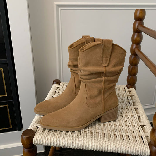 2286 suede leather pointed toe short boots