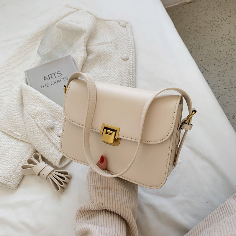 1739 solid camera messenger bag