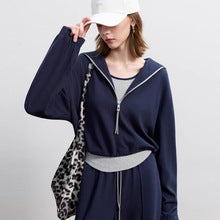 2766  A matching t-shirt and shorts set