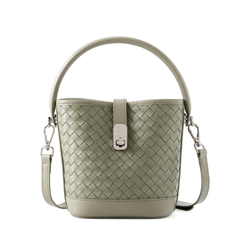 2324 sheepskin woven bucket handbag