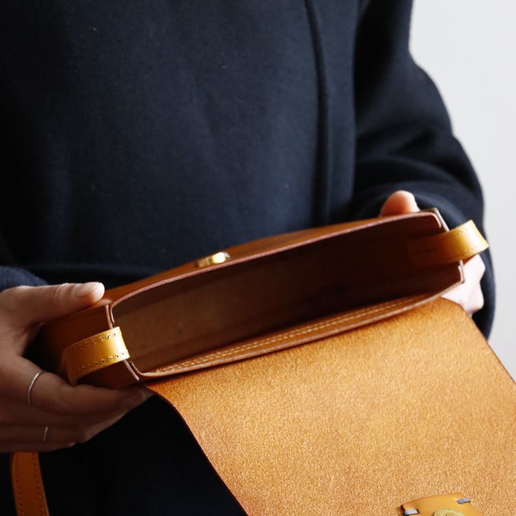 1734 small women flap messenger bag
